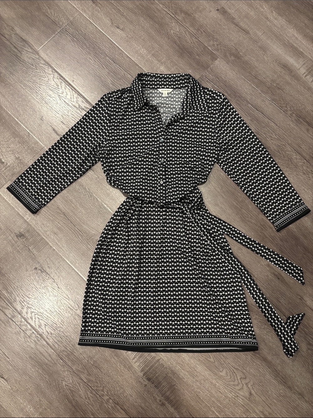 Max Studio Black and White Heart-Geometric Blouse